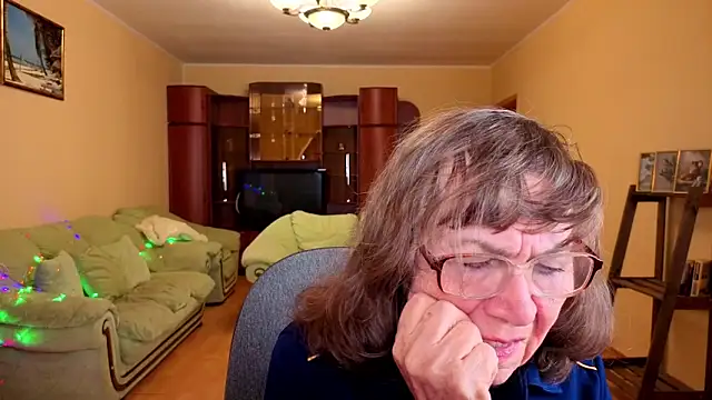 Betty Brick online show from 01-07-26, 03:22