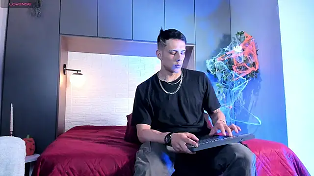 Dustin Sonne online show from 10-28-25, 03:40