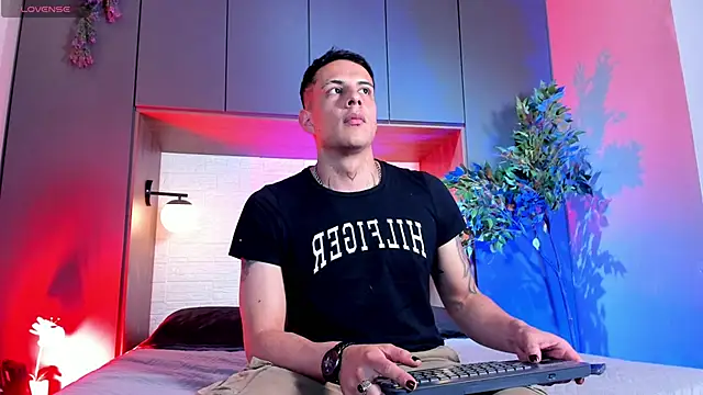 Dustin Sonne online show from 12-21-25, 03:52