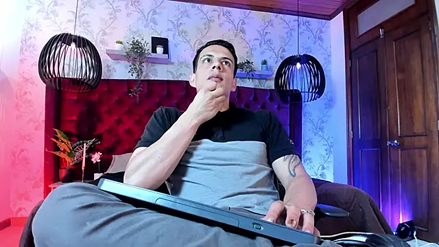 Snapshot of Dustin_Sonne chatting on 05-02-26, 03:56 Dustin Sonne online show from 05-02-26, 03:56