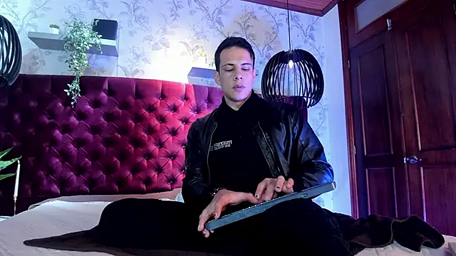 Dustin Sonne online show from 11-21-25, 03:38