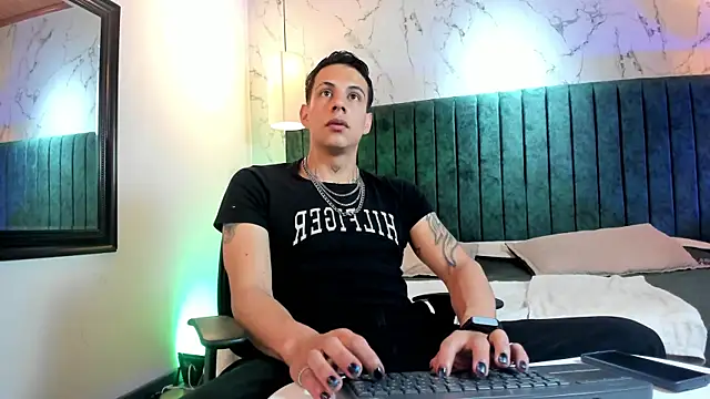 Snapshot of Dustin_Sonne chatting on 06-08-26, 03:40 Dustin Sonne online show from 06-08-26, 03:40