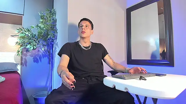 Snapshot of Dustin_Sonne chatting on 06-30-26, 09:26 Dustin Sonne online show from 06-30-26, 09:26