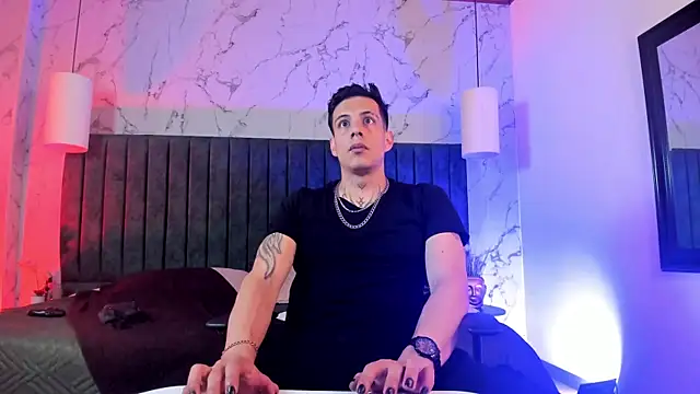 Snapshot of Dustin_Sonne chatting on 05-13-26, 03:35 Dustin Sonne online show from 05-13-26, 03:35