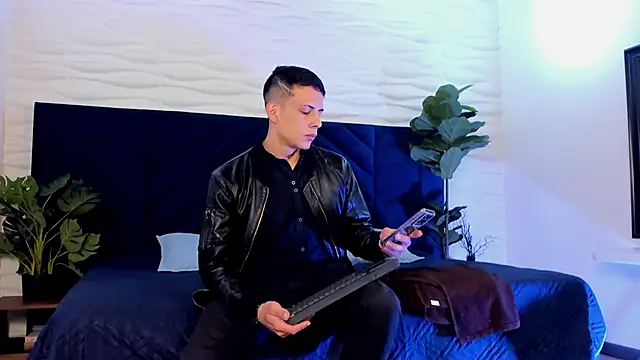 Dustin Sonne online show from 10-30-25, 03:49