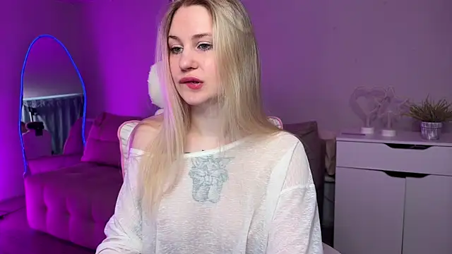 Sofia Kenwood online show from 04-19-26, 04:02