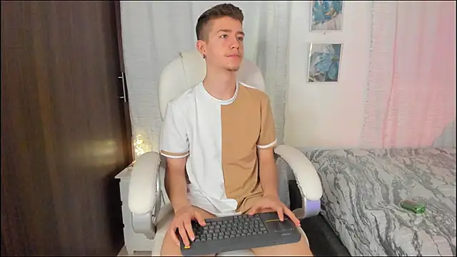 ThiagooJames online show from 09-26-25, 03:24