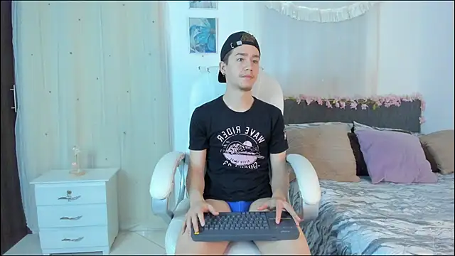 ThiagooJames online show from 11-28-25, 02:01