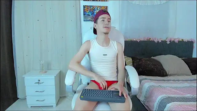 ThiagooJames online show from 11-18-25, 01:10