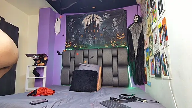 ashtoncooperr online show from 10-26-25, 06:19