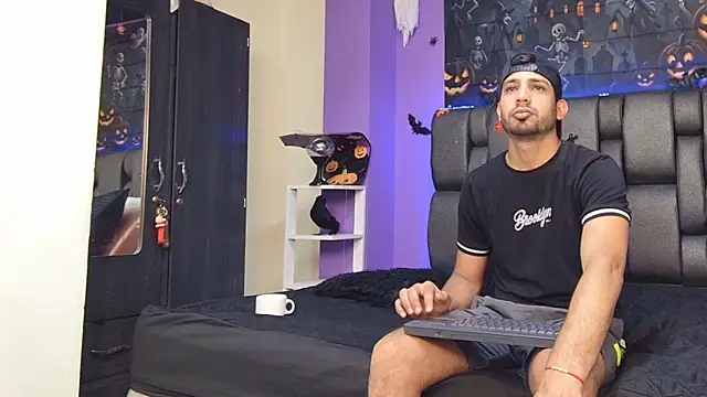 ashtoncooperr online show from 10-24-25, 06:29