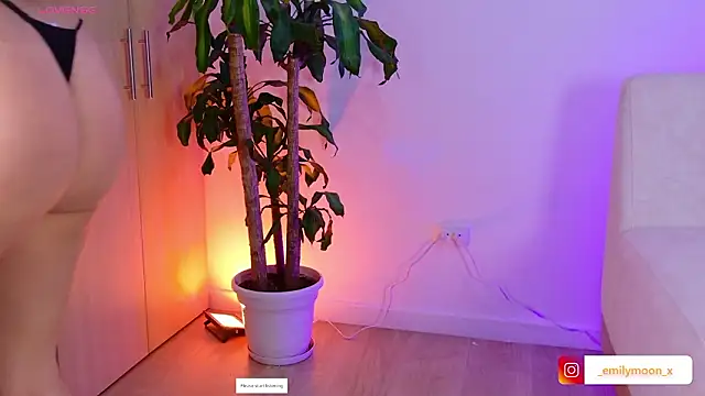 Snapshot of onlyemily_ chatting on 02-05-26, 01:12 onlyemily online show from 02-05-26, 01:12