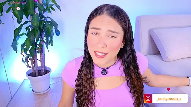 Snapshot of onlyemily_ chatting on 05-20-26, 01:24 onlyemily online show from 05-20-26, 01:24