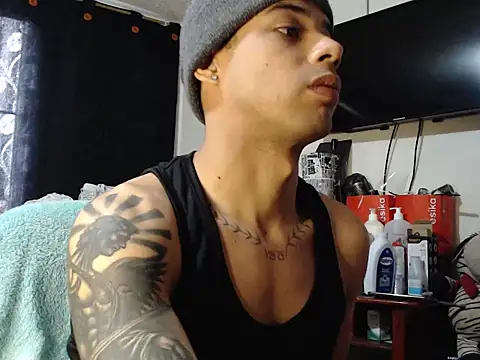 Snapshot of jeampiersexy chatting on 04-15-26, 04:44 jeampiersexy online show from 04-15-26, 04:44