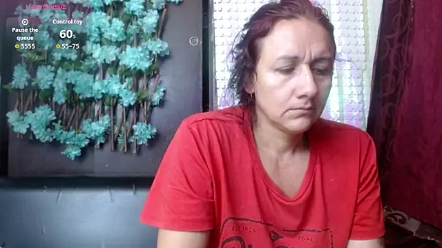 Snapshot of darling_hott chatting on 09-18-25, 09:12 darling hott online show from 09-18-25, 09:12