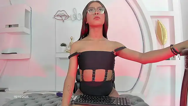 Vicky Hottman online show from 10-18-25, 04:25