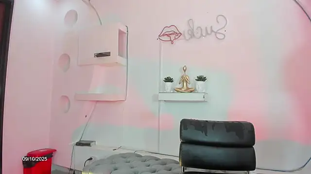 Vicky Hottman online show from 10-10-25, 04:35