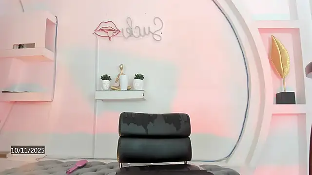 Vicky Hottman online show from 11-11-25, 04:18