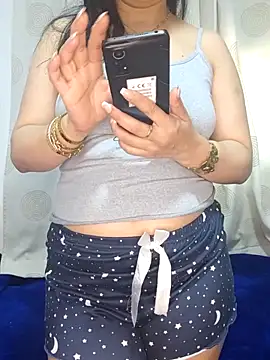 Snapshot of linakhalifa chatting on 05-31-26, 12:55 linakhalifa online show from 05-31-26, 12:55