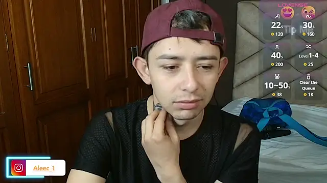 Aleecandrews online show from 10-25-25, 07:36