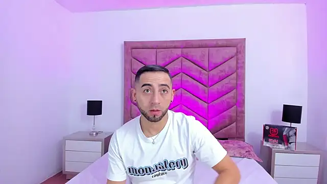 Snapshot of Lushian_ chatting on 06-03-26, 04:01 Lushian online show from 06-03-26, 04:01