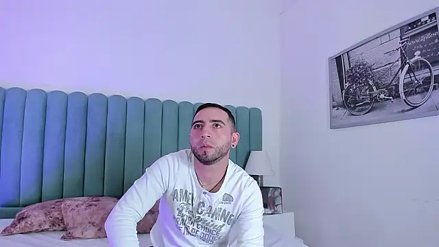 Snapshot of Lushian_ chatting on 02-04-26, 02:12 Lushian online show from 02-04-26, 02:12