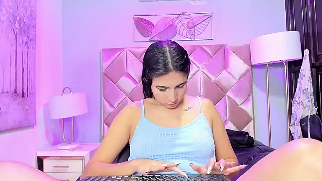 DanniaKross online show from 09-20-25, 04:39