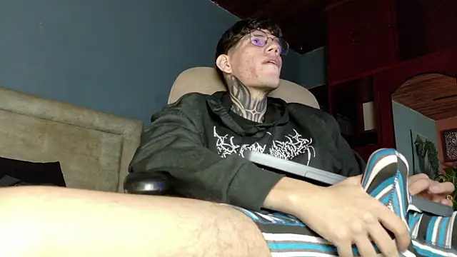 Snapshot of david_huge chatting on 02-23-26, 04:03 david huge online show from 02-23-26, 04:03