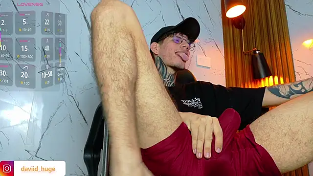 Snapshot of david_huge chatting on 02-18-26, 06:00 david huge online show from 02-18-26, 06:00