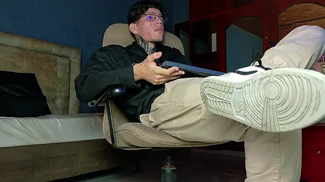 Snapshot of david_huge chatting on 03-01-26, 06:24 david huge online show from 03-01-26, 06:24