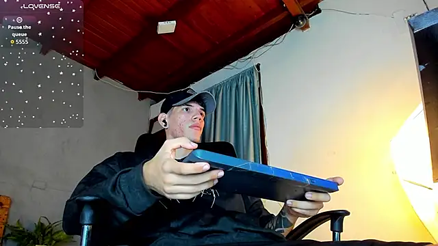 david huge online show from 12-17-25, 01:32