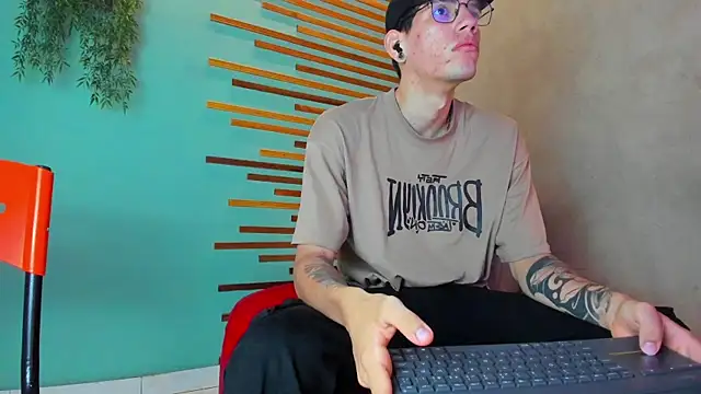 david huge online show from 10-08-25, 01:23