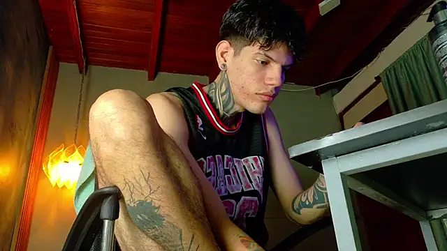 Snapshot of david_huge chatting on 04-21-26, 04:30 david huge online show from 04-21-26, 04:30