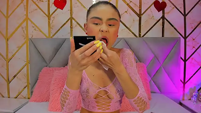 Cassidy 14 online show from 04-09-26, 08:04