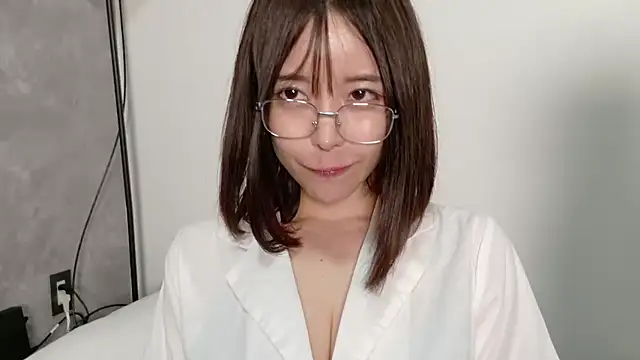 Snapshot of hinata_chan3 chatting on 10-10-25, 11:44 hinata chan3 online show from 10-10-25, 11:44