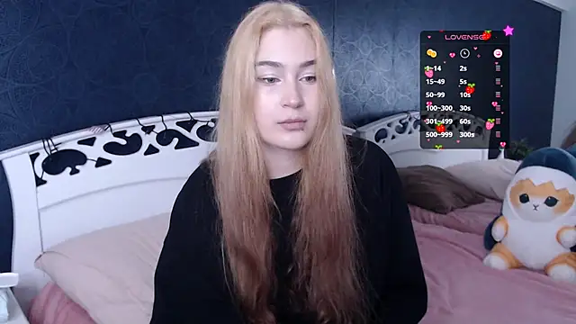 Lili Luuu online show from 10-16-25, 02:42