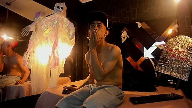 Snapshot of Liam_and_Barbie chatting on 10-18-25, 03:52 Liam and Barbie online show from 10-18-25, 03:52