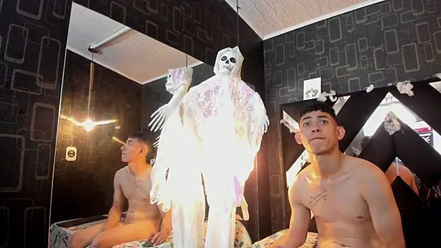 Snapshot of Liam_and_Barbie chatting on 10-19-25, 03:42 Liam and Barbie online show from 10-19-25, 03:42