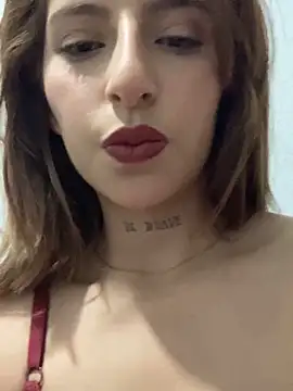 Snapshot of Alicecow20_UwU chatting on 09-23-25, 03:35 Alicecow20 UwU online show from 09-23-25, 03:35