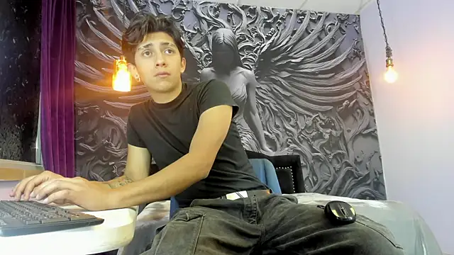 Ethann1  online show from 10-21-25, 03:55