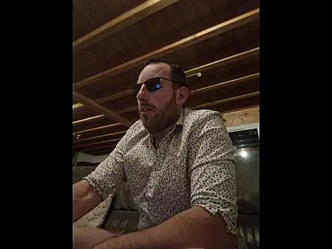 Snapshot of BrunJulienMetis chatting on 01-09-26, 09:11 BrunJulienMetis online show from 01-09-26, 09:11