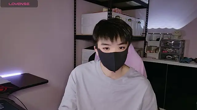 doggyman523 online show from 10-28-25, 03:11