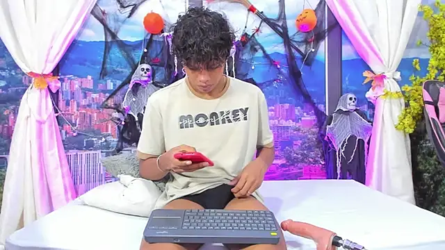 MilthonDelis online show from 10-28-25, 04:57