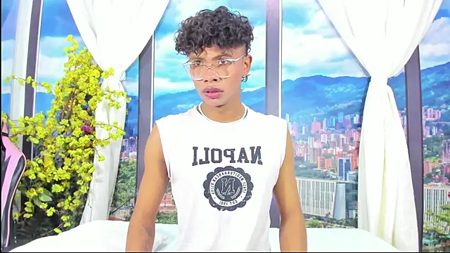 MilthonDelis online show from 09-18-25, 04:26