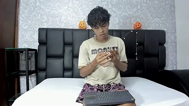 MilthonDelis online show from 10-31-25, 11:33