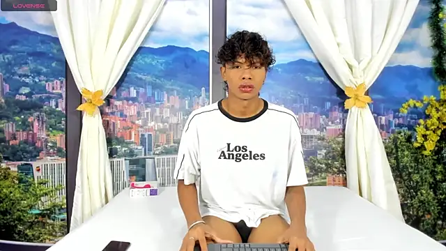 MilthonDelis online show from 12-20-25, 04:04