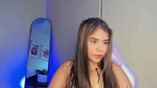 Snapshot of Emilybeltons chatting on 02-20-26, 07:27 Emilybeltons online show from 02-20-26, 07:27