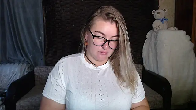 NikaSkylink online show from 10-20-25, 03:52