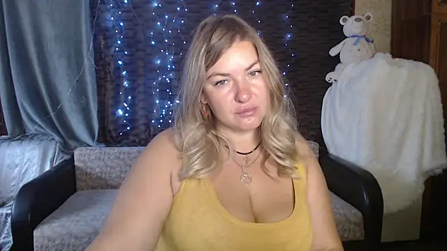 NikaSkylink online show from 09-18-25, 03:31