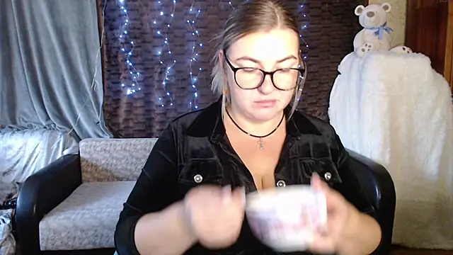 NikaSkylink online show from 10-24-25, 04:00